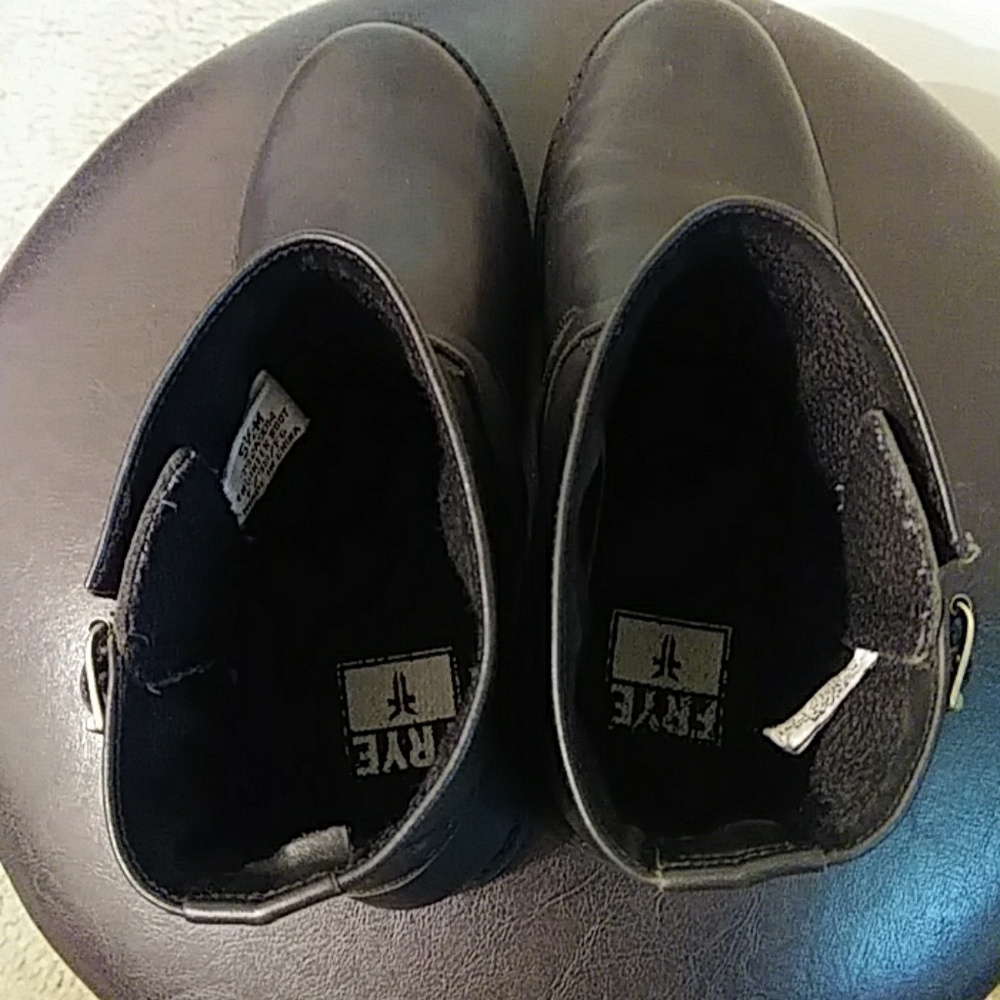 Frye Engineer Boot 8R - Picture 4 of 6
